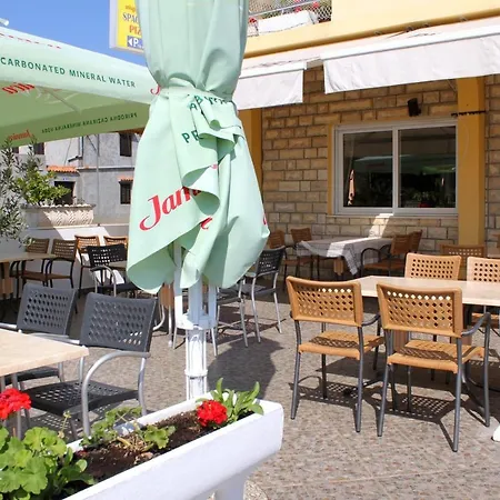 With A Swimming Pool Preko, Ugljan - 8180 3*