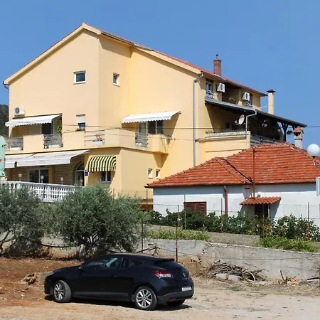 With A Swimming Pool Preko, Ugljan - 8180 게스트하우스