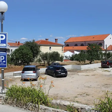 With A Swimming Pool Preko, Ugljan - 8180 게스트하우스