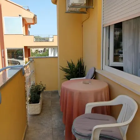 With A Swimming Pool Preko, Ugljan - 8180 Gæstehus