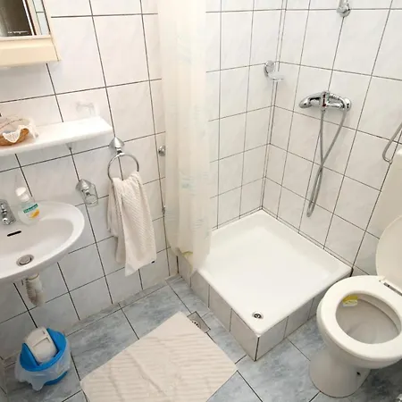 게스트하우스 With A Swimming Pool Preko, Ugljan - 8180