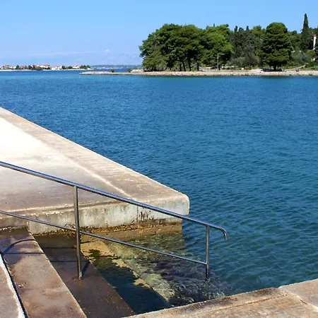 With A Swimming Pool Preko, Ugljan - 8180 3* 普莱克