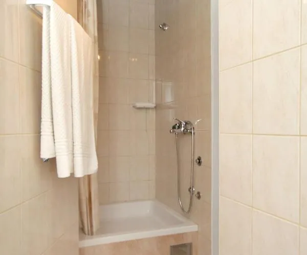 With A Swimming Pool Preko, Ugljan - 8180 Pensjonat 3*