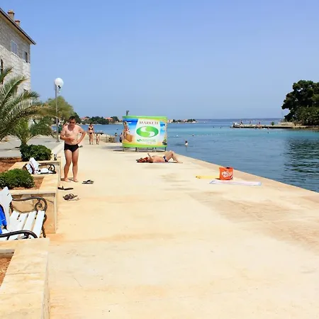 With A Swimming Pool Preko, Ugljan - 8180 Pensjonat