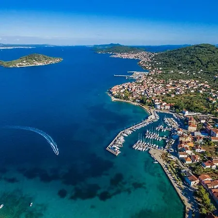 Pensjonat With A Swimming Pool Preko, Ugljan - 8180