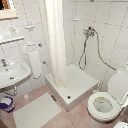 With A Swimming Pool Preko, Ugljan - 8180 Pensjonat Preko