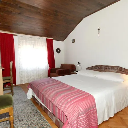 Pensjonat With A Swimming Pool Preko, Ugljan - 8180