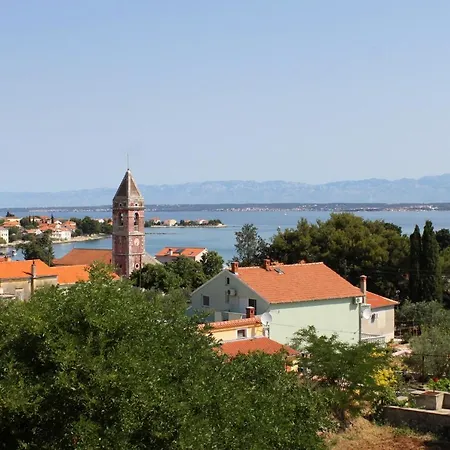 With A Swimming Pool Preko, Ugljan - 8180 Guest house 3*