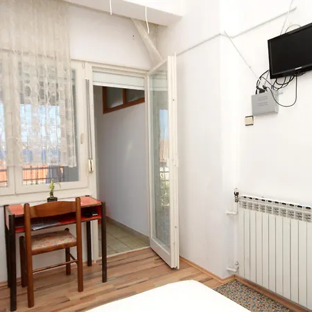 With A Swimming Pool Preko, Ugljan - 8180 Гостевой дом 3*