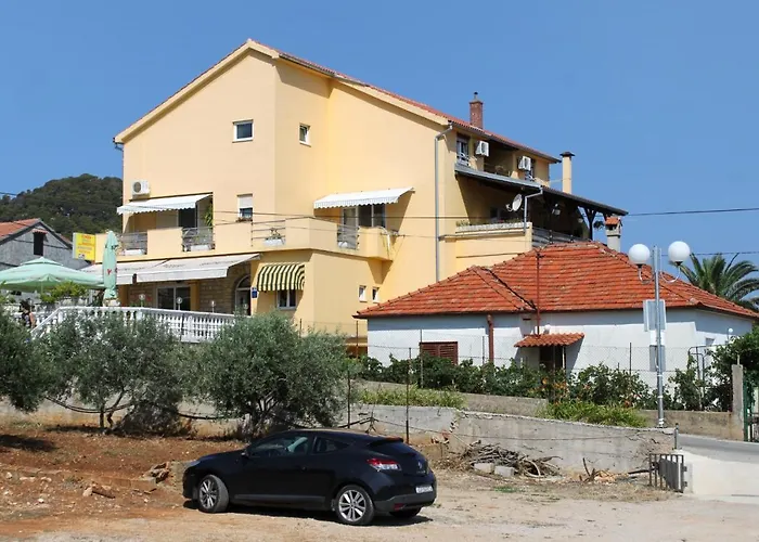 With A Swimming Pool Preko, Ugljan - 8180 Vendégház