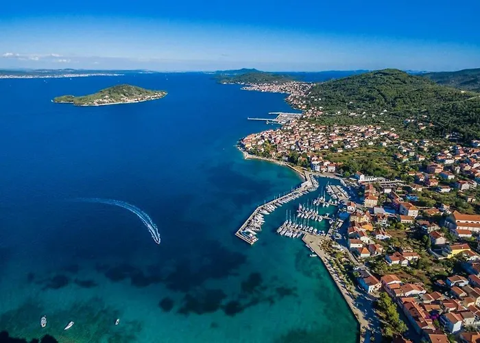 Gæstehus With A Swimming Pool Preko, Ugljan - 8180