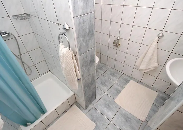 With A Swimming Pool Preko, Ugljan - 8180 Vendégház